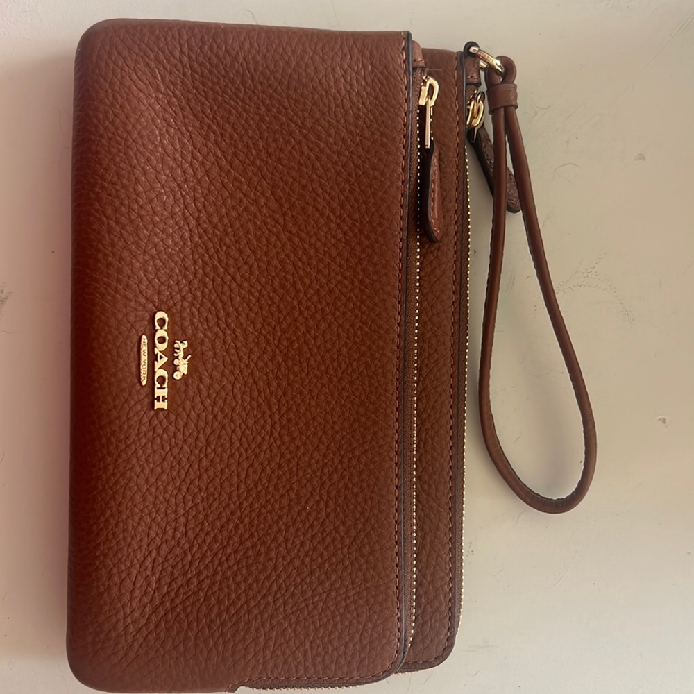 COACH wringlet purse.